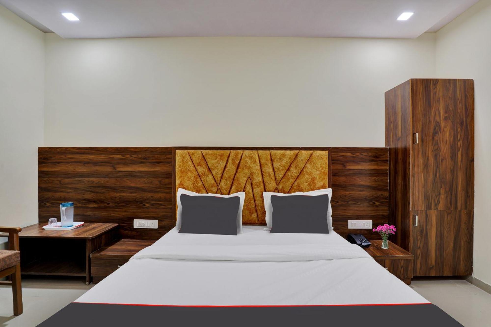 Hotel O Neelkamal อาเมดาบัด ภายนอก รูปภาพ