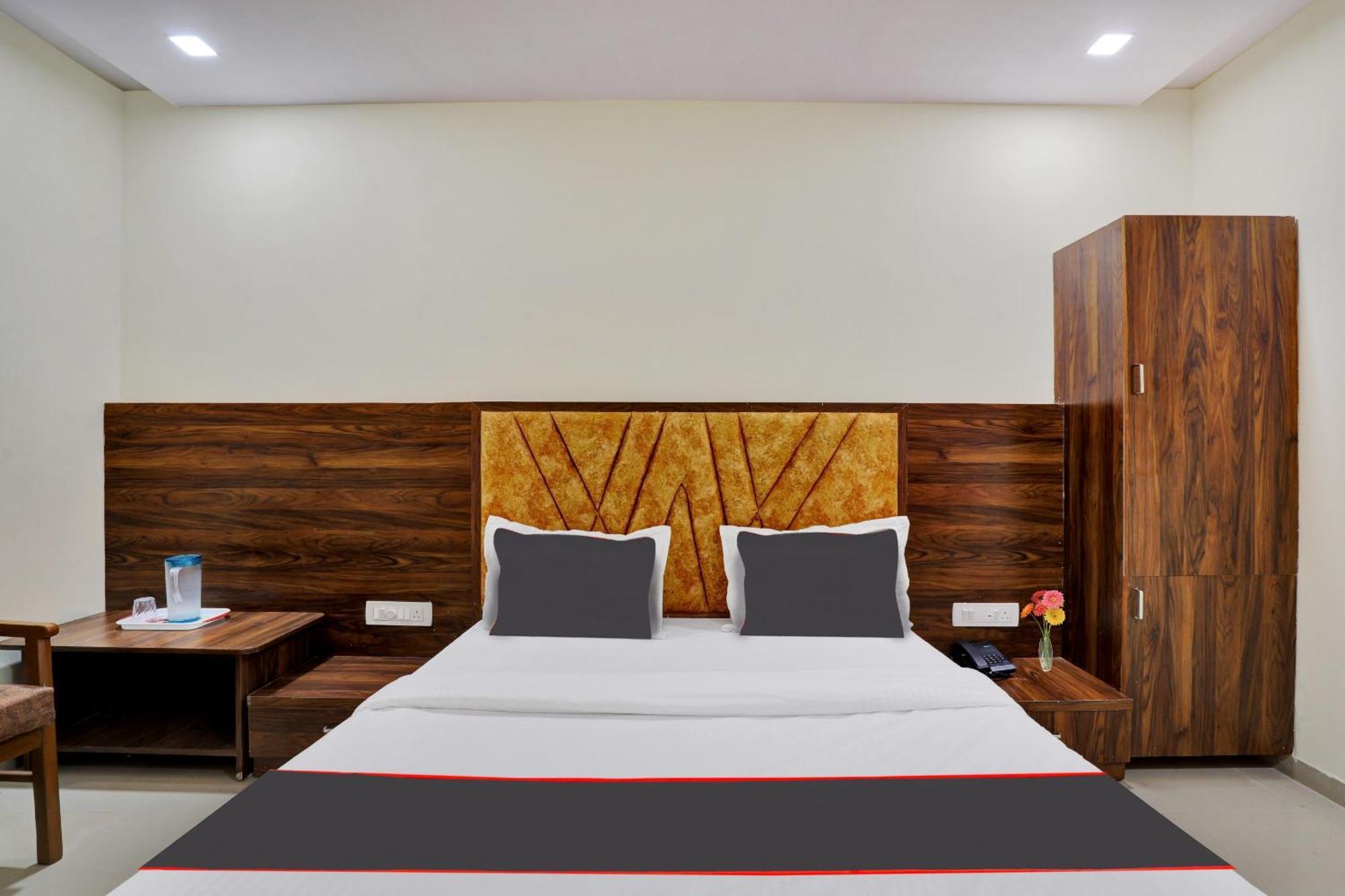 Hotel O Neelkamal อาเมดาบัด ภายนอก รูปภาพ